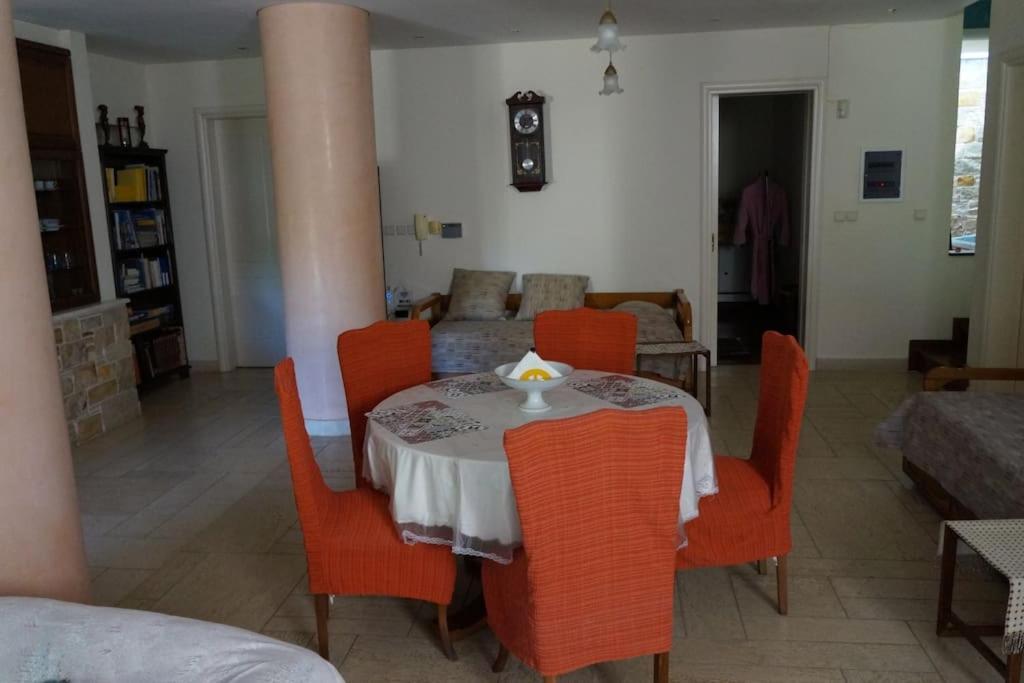 Apartment With A Garden, Bbq, Swimming Pool And Jacuzzi Dráfi Kültér fotó