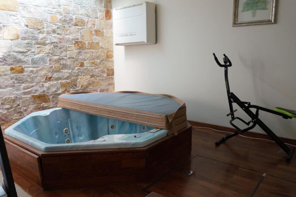 Apartment With A Garden, Bbq, Swimming Pool And Jacuzzi Dráfi Kültér fotó