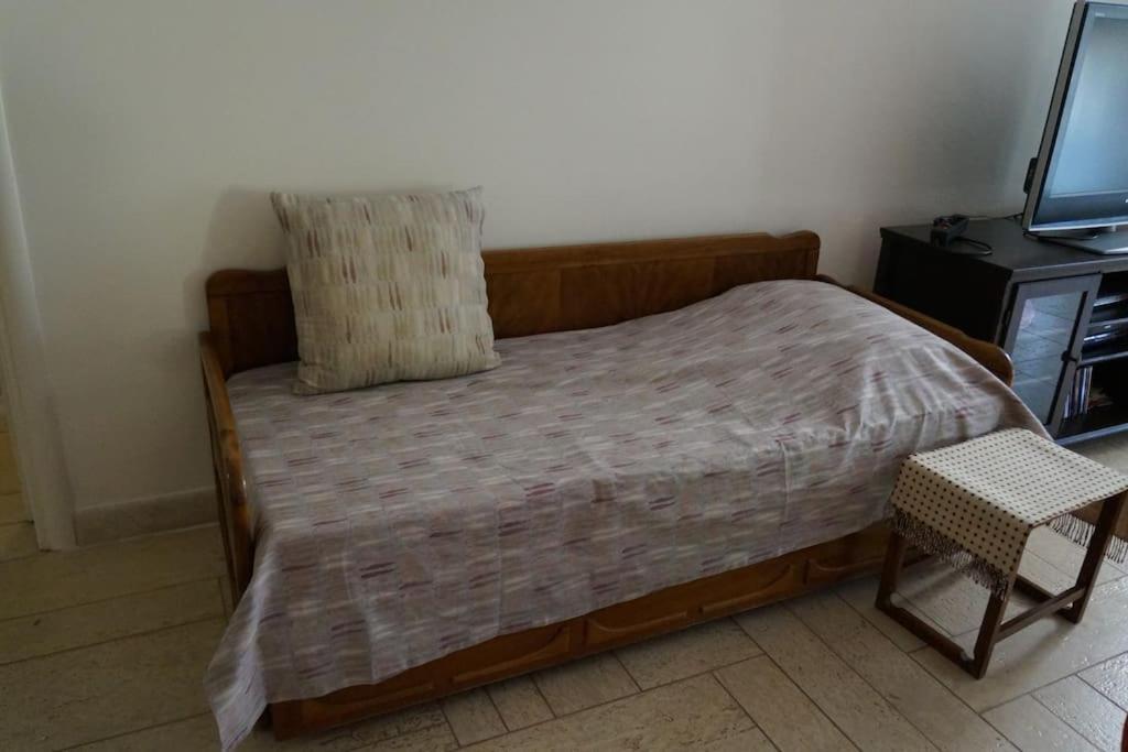 Apartment With A Garden, Bbq, Swimming Pool And Jacuzzi Dráfi Kültér fotó