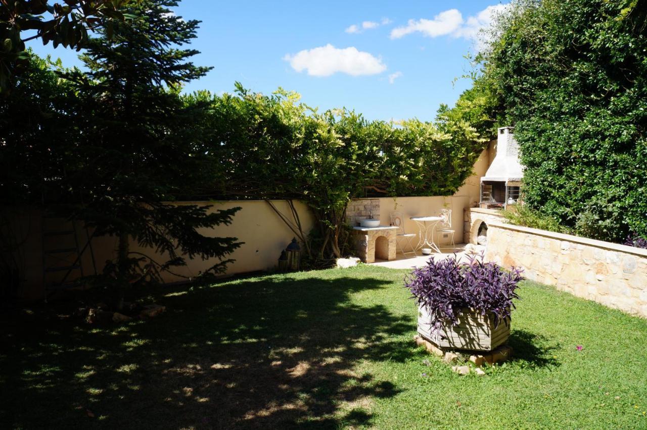Apartment With A Garden, Bbq, Swimming Pool And Jacuzzi Dráfi Kültér fotó